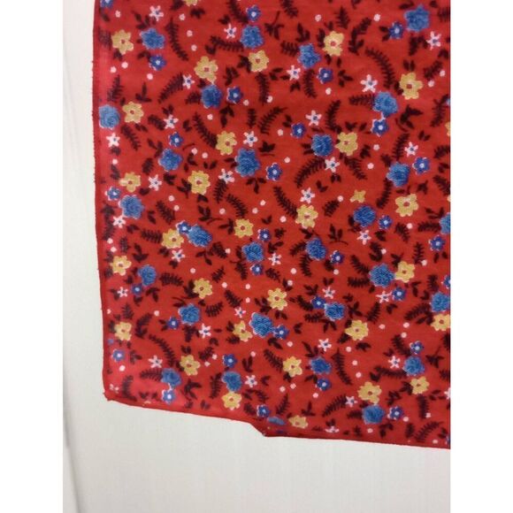 Vintage red floral napkins set of four - Picture 3 of 4